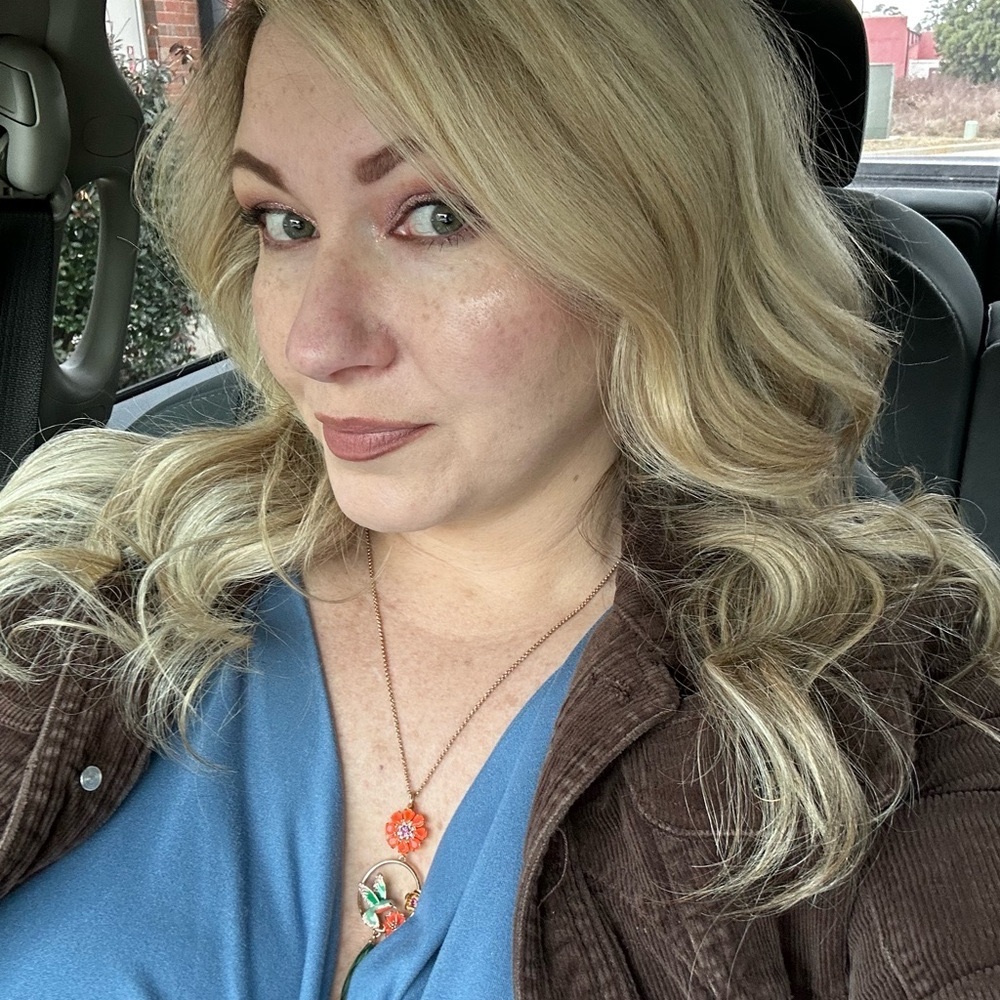 Meet your Posher, Elizabeth